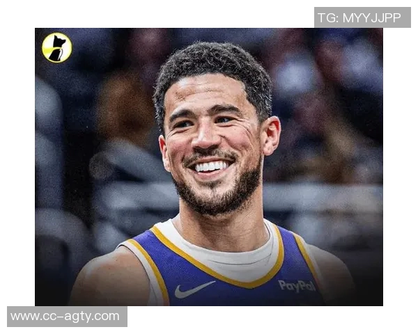 布克生涯第350次得分25跻身NBA历史前40位展现超凡实力